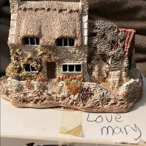 LilliPut Lane 1989 Miniature Masterpiece Handmade-Cobbler Cottage - Picture 5 of 10